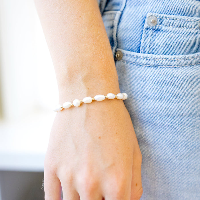 freshwater pearl bracelet every other rice shaped beads with gold beads in between 