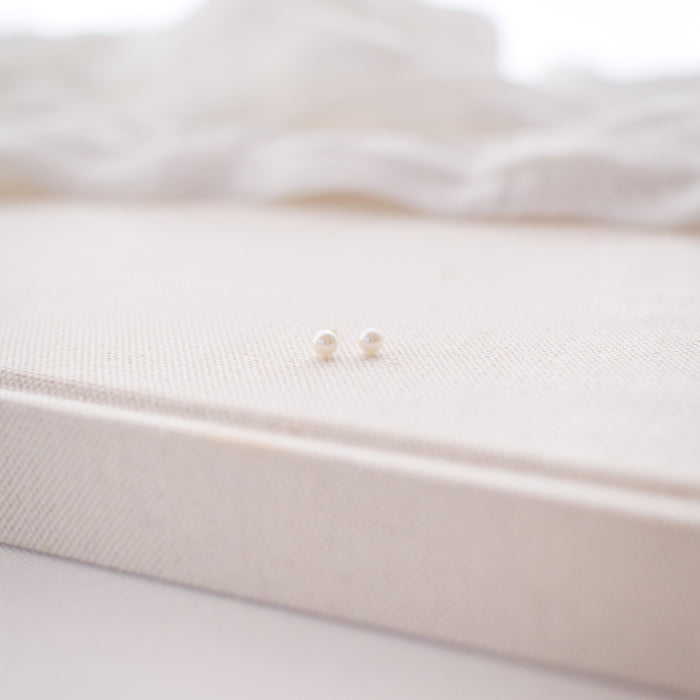White ribbed knit blanket with a gold tag on a white background