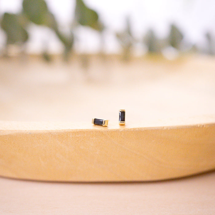 onyx baguette stud on wood bowl